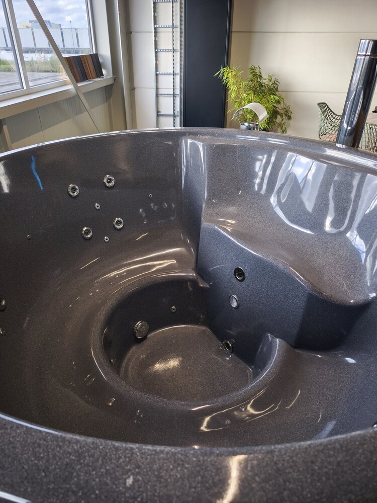 Merkys &ndash; Bain nordique chauff&eacute; au bois pour 4&ndash;5 personnes