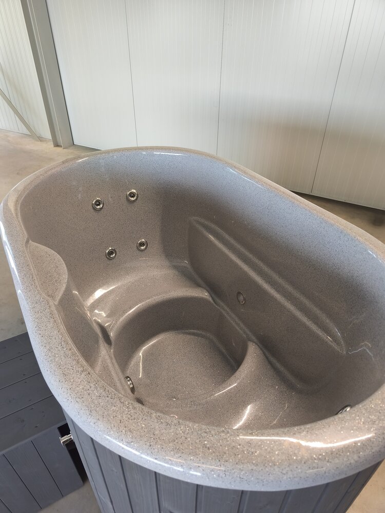 &uuml;ra EL &ndash; Compact Electric Hot Tub for 2 People