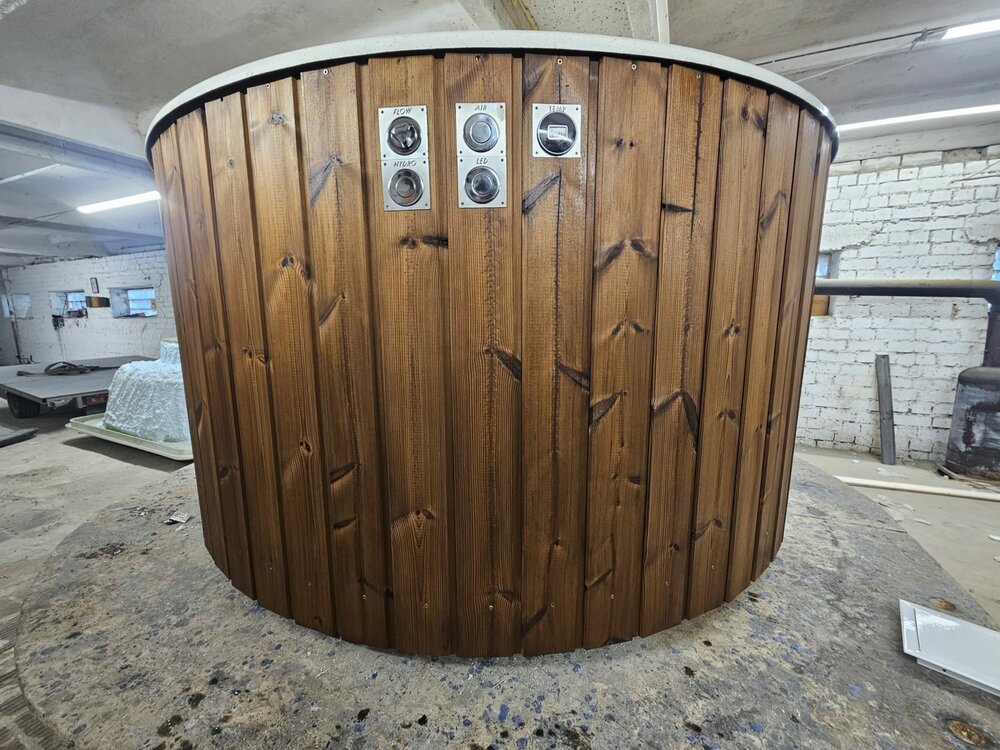 Neris EL &ndash; Spacious Electric Hot Tub for 6&ndash;8 People