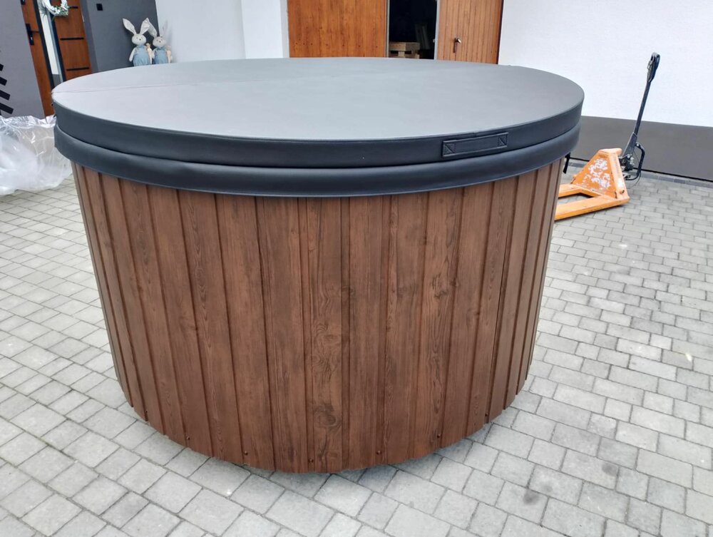 Venta &ndash; Bain nordique chauff&eacute; au bois pour 7&ndash;8 personnes