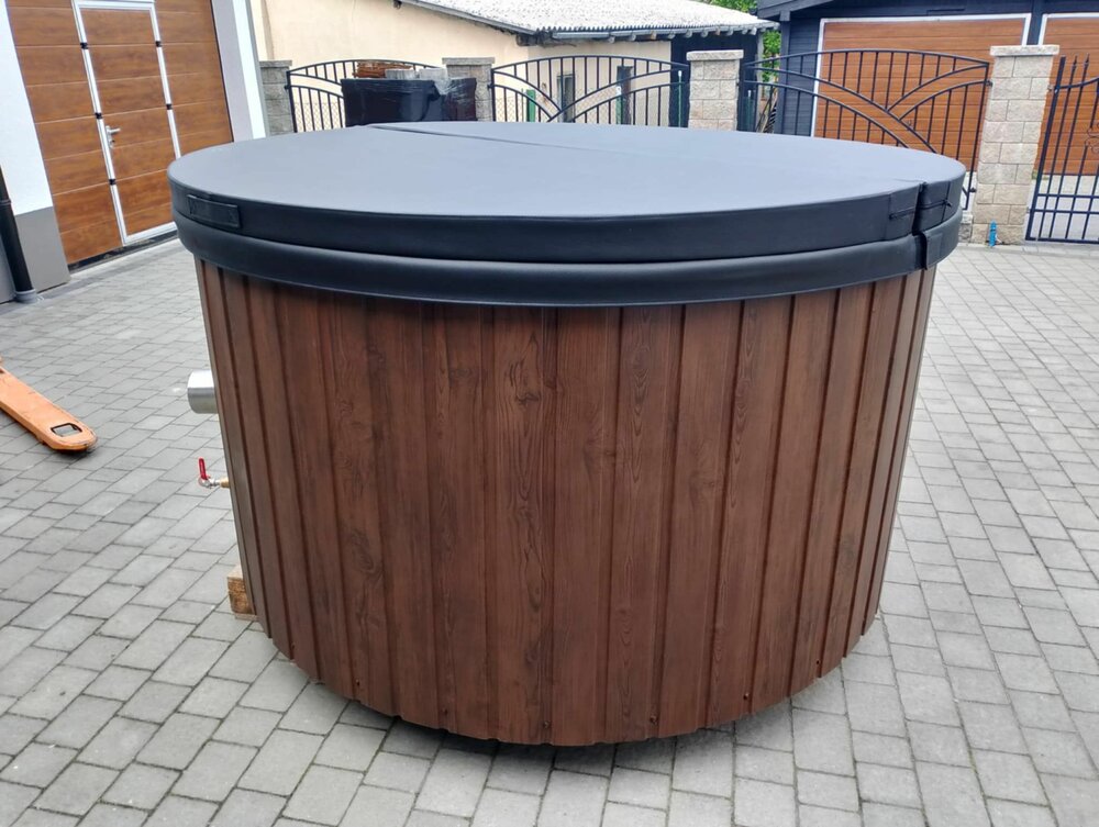 Venta &ndash; Large Wood-Fired Hot Tub for 7&ndash;8 People