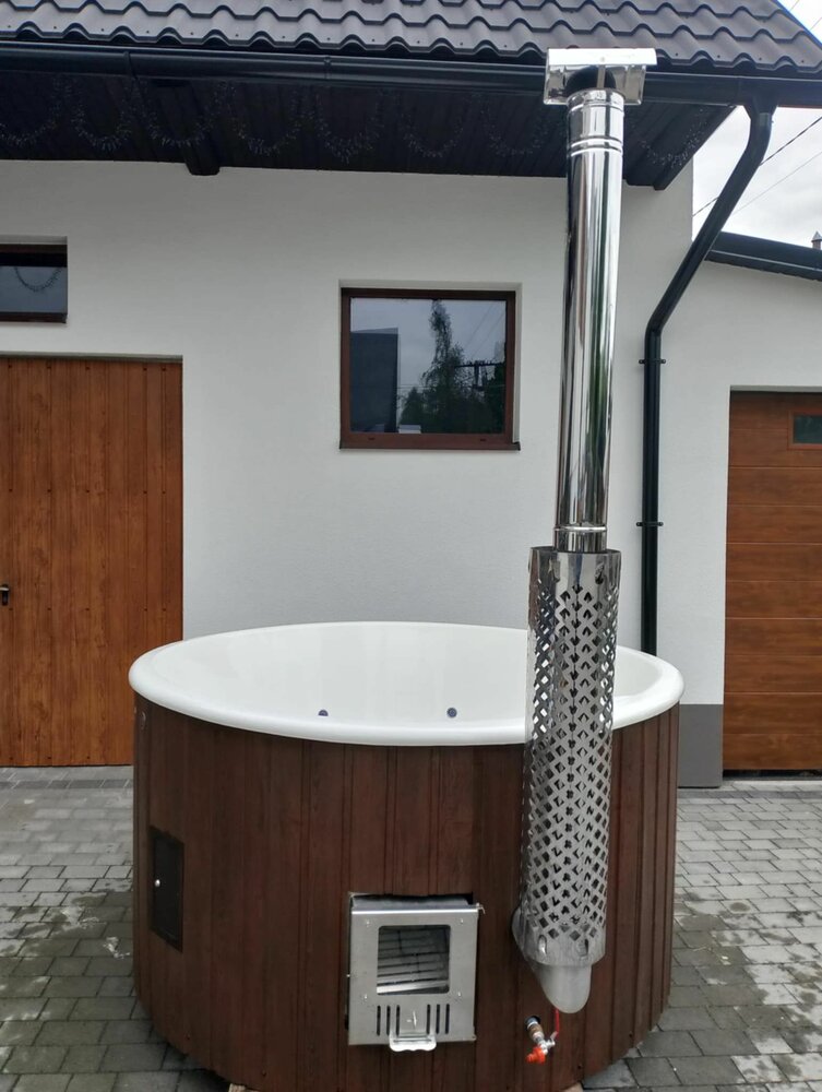 Venta &ndash; Large Wood-Fired Hot Tub for 7&ndash;8 People