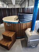 Neris &ndash; Large Wood-Fired Hot Tub for 6&ndash;8 People