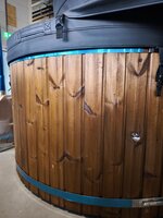 Neris &ndash; Large Wood-Fired Hot Tub for 6&ndash;8 People