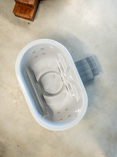 &uuml;ra EL &ndash; Compact Electric Hot Tub for 2 People